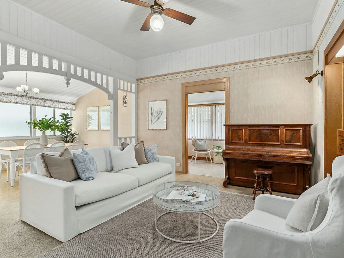 1 Wolsey Parade, WYNNUM, Wynnum - Thumbnail 3