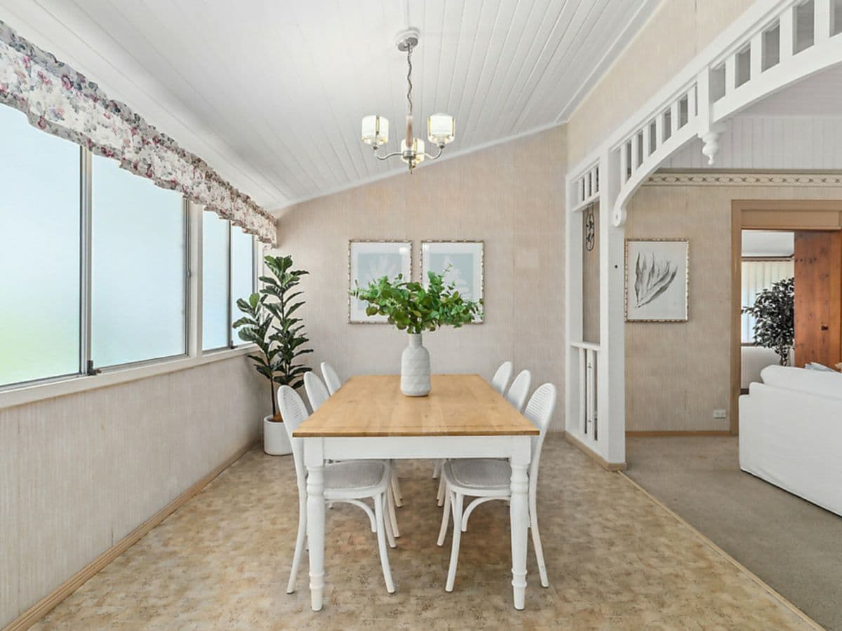 1 Wolsey Parade, WYNNUM, Wynnum - Thumbnail 4