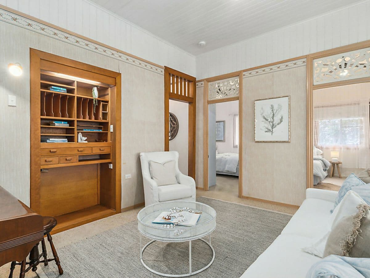 1 Wolsey Parade, WYNNUM, Wynnum - Thumbnail 5