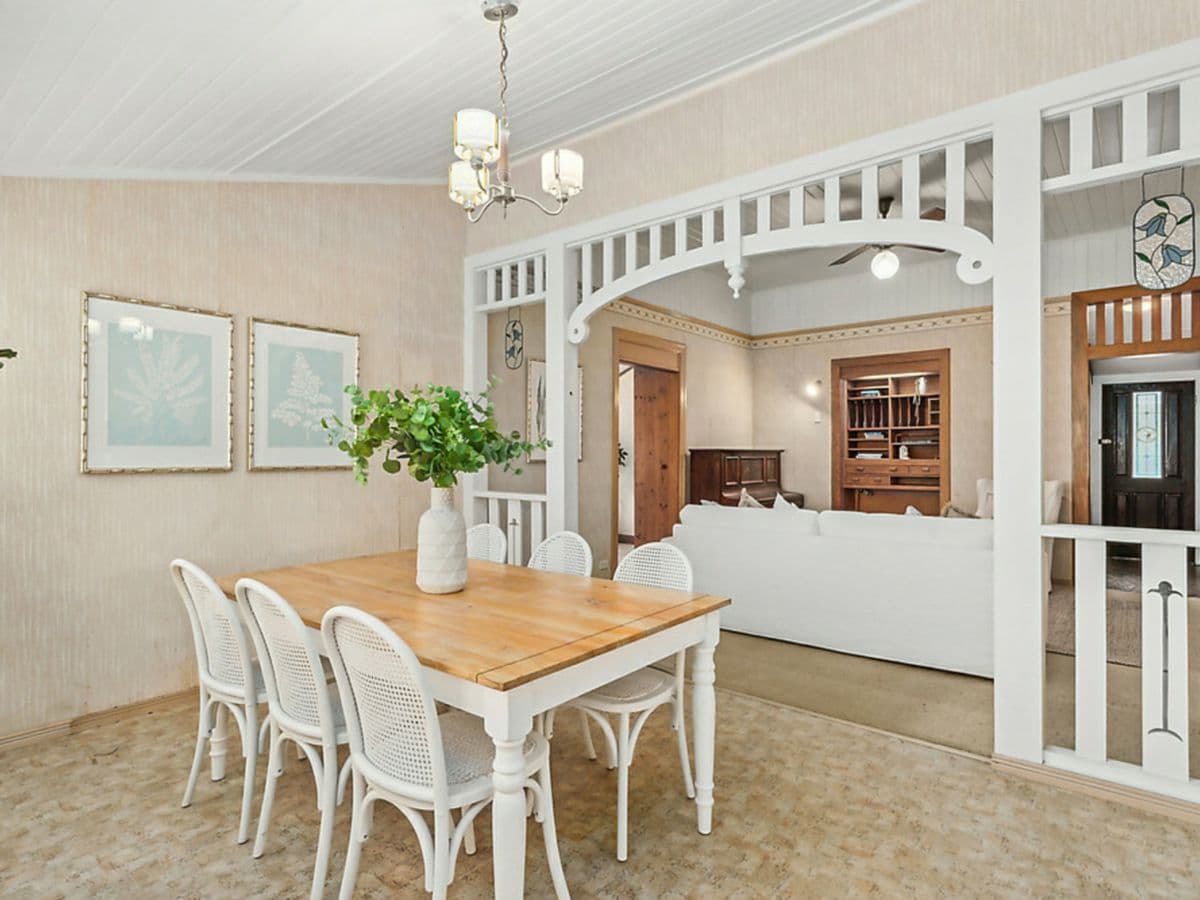 1 Wolsey Parade, WYNNUM, Wynnum - Thumbnail 7