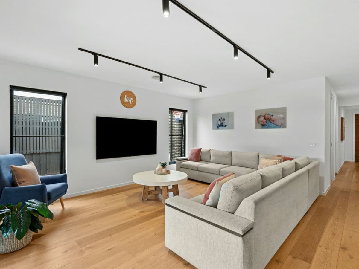 33 Springdale Rise, HIGHTON, Highton - Thumbnail 2