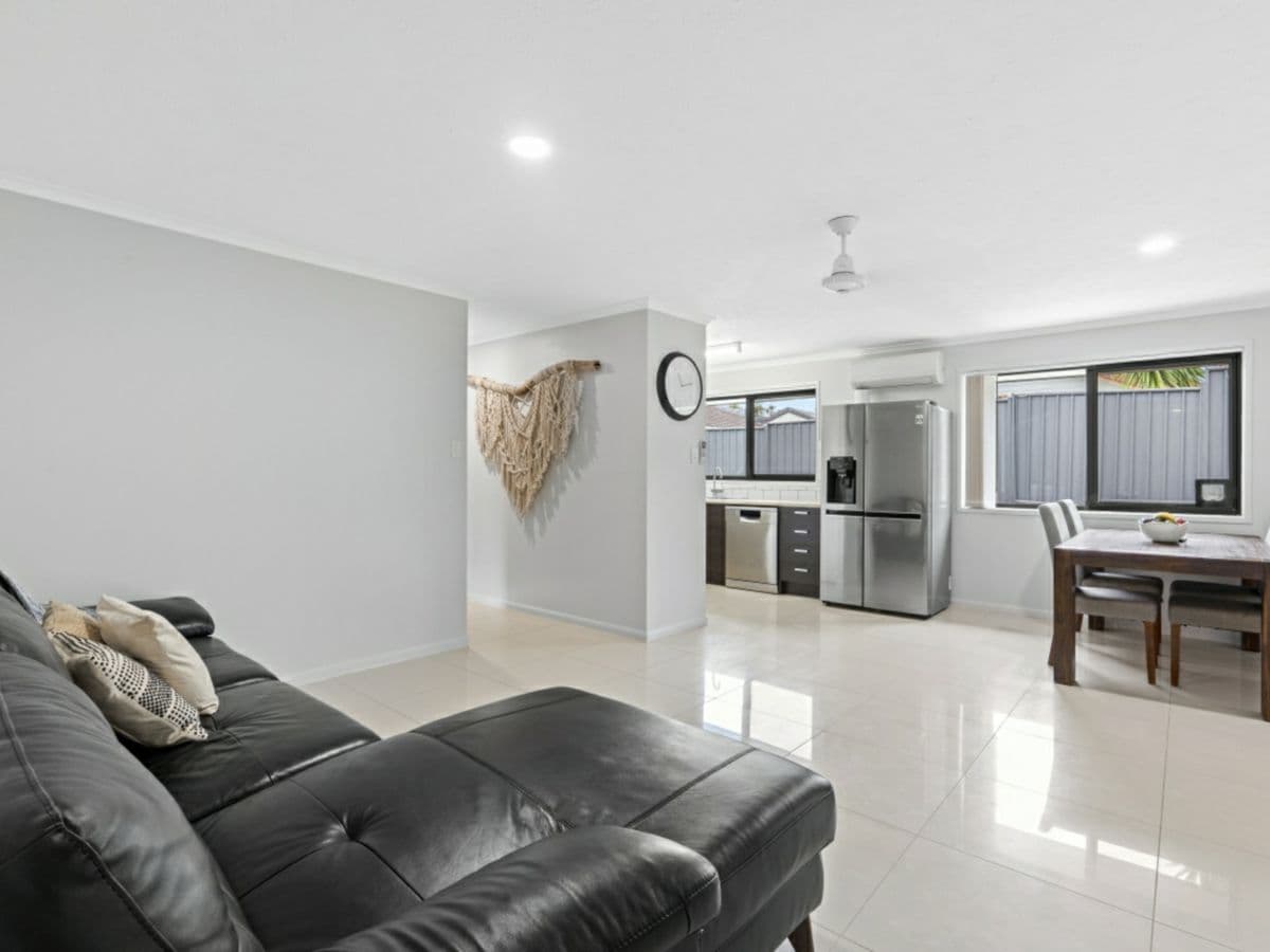 55 Woodland Drive, REEDY CREEK, Reedy Creek - Thumbnail 8