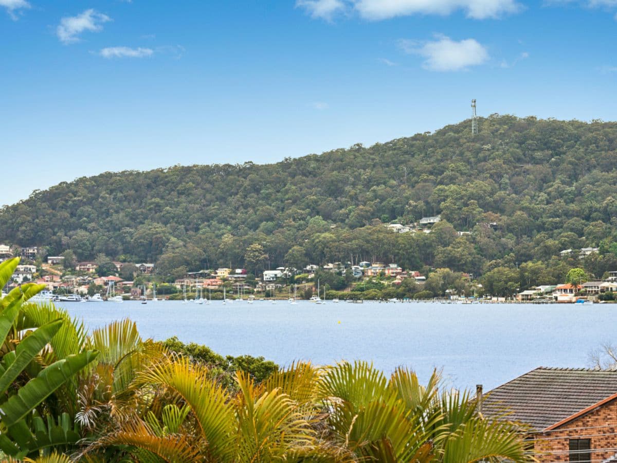 4 Gosford Street, POINT CLARE, Point Clare - Image 1