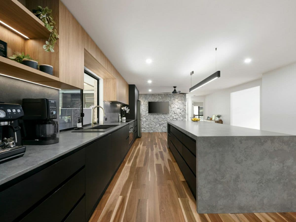 33 Huntley Place, CALOUNDRA WEST, Caloundra West - Thumbnail 2