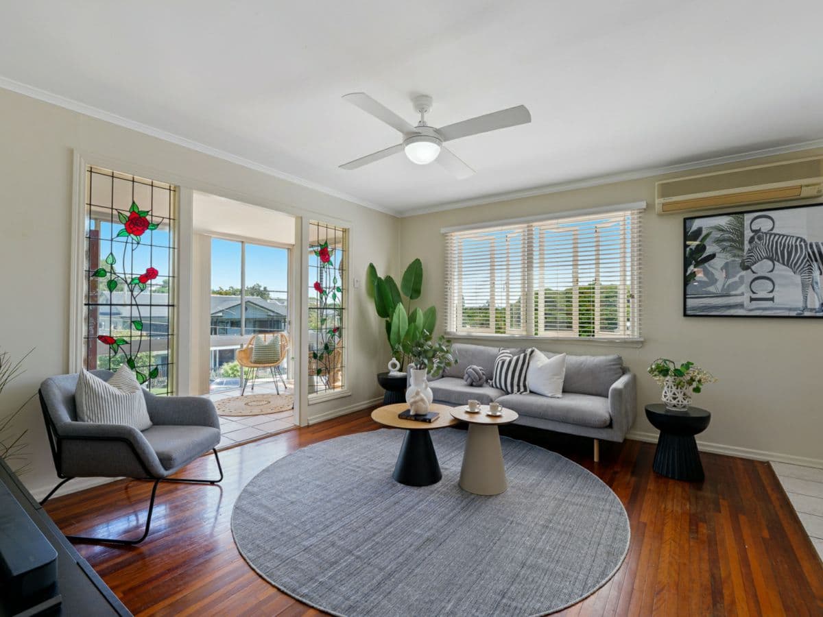 55 Banoon Drive, WYNNUM, Wynnum - Thumbnail 3