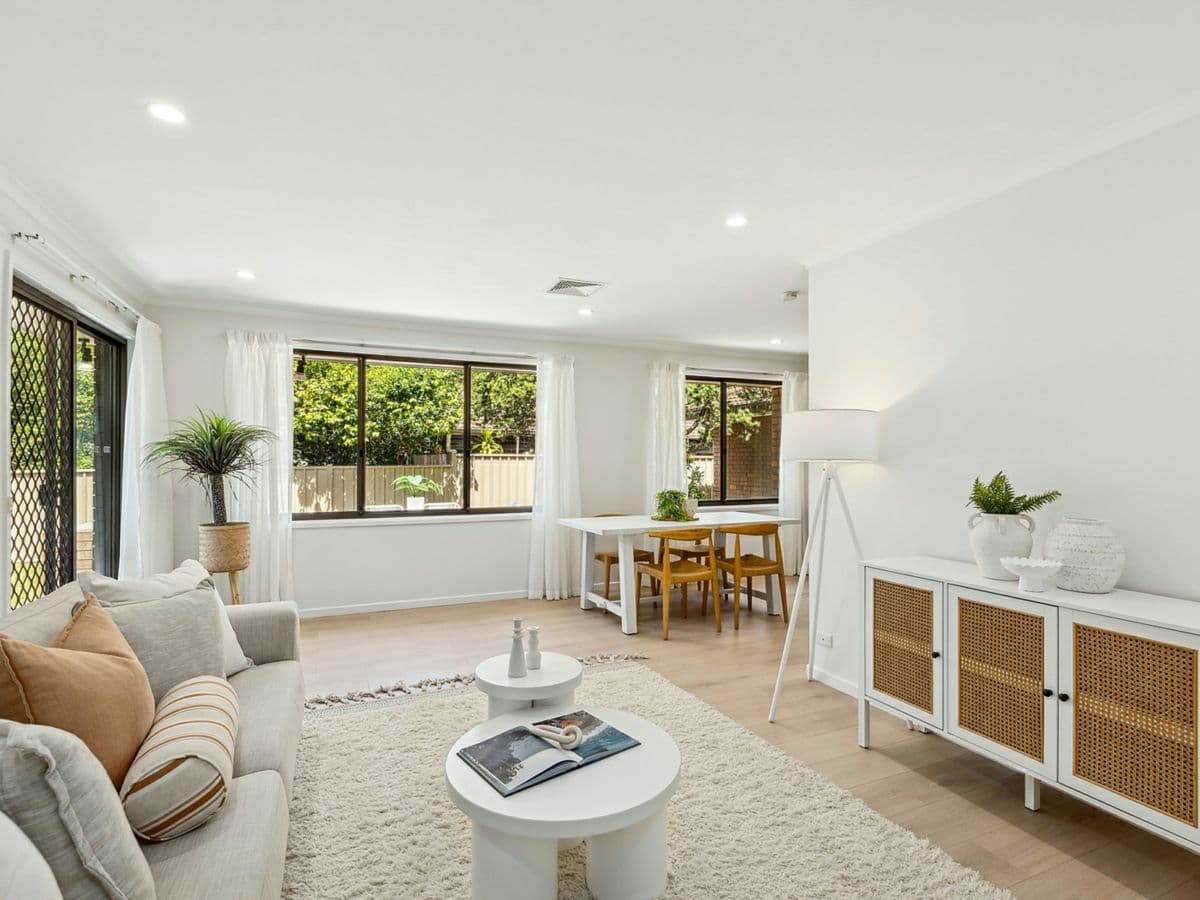 8 Camden Close, POINT CLARE, Point Clare - Thumbnail 2