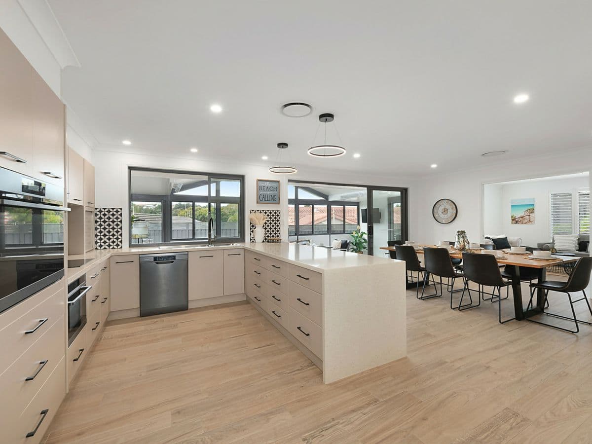 47 Sapphire Drive, PORT MACQUARIE, Port Macquarie - Thumbnail 4