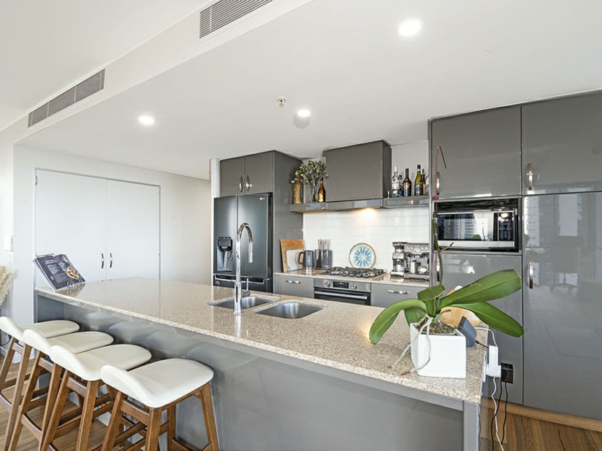 2006/4 Wahroonga Place, SURFERS PARADISE, Surfers Paradise - Thumbnail 7