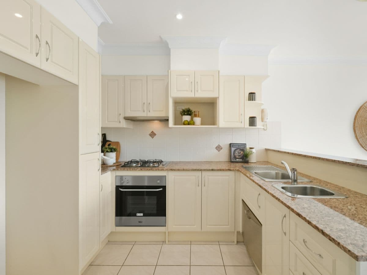 2/11 Trelawney Street, EASTWOOD, Eastwood - Thumbnail 5