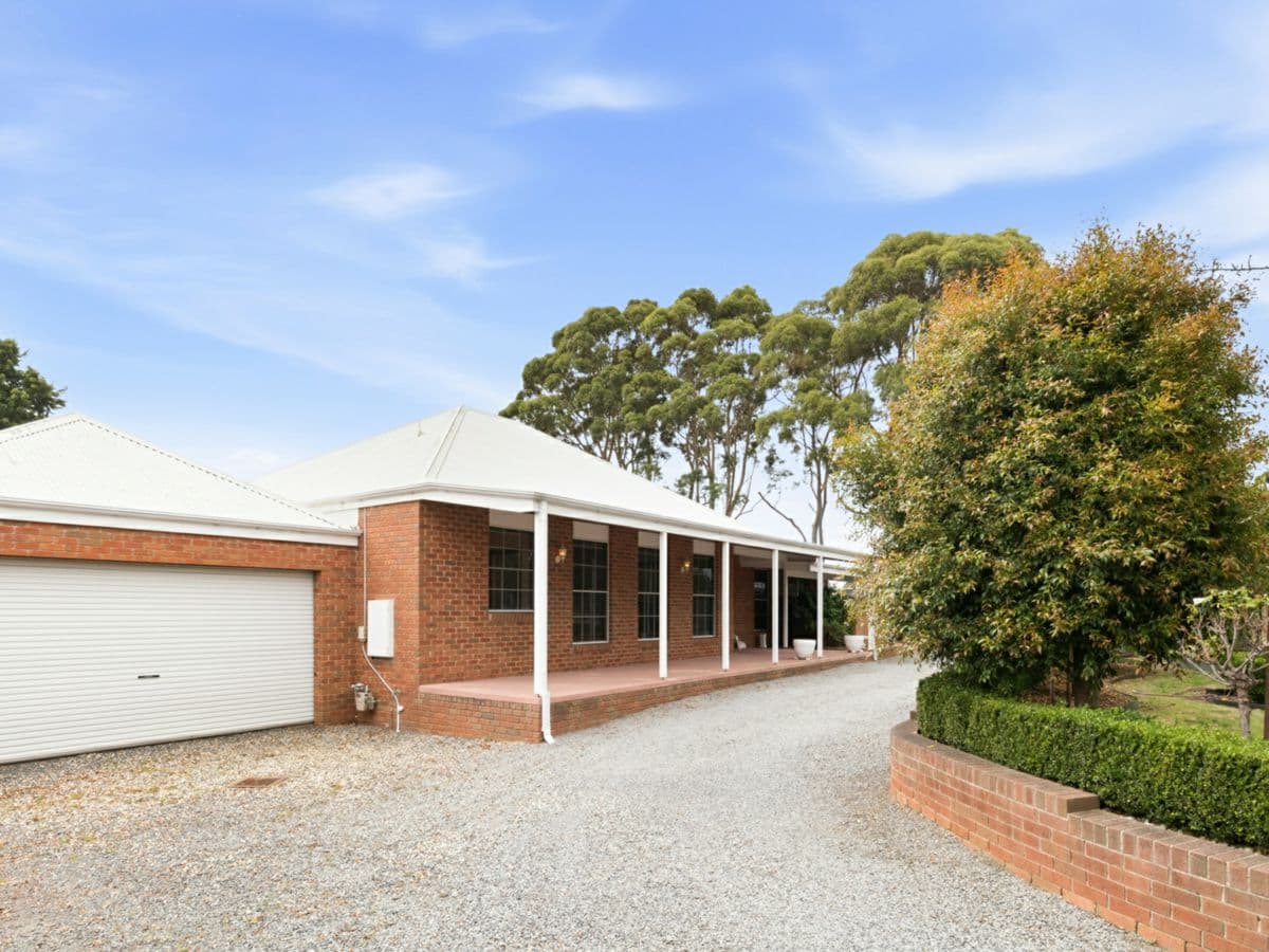 2 Lyndhurst Court, LANGWARRIN, Langwarrin - Image 1