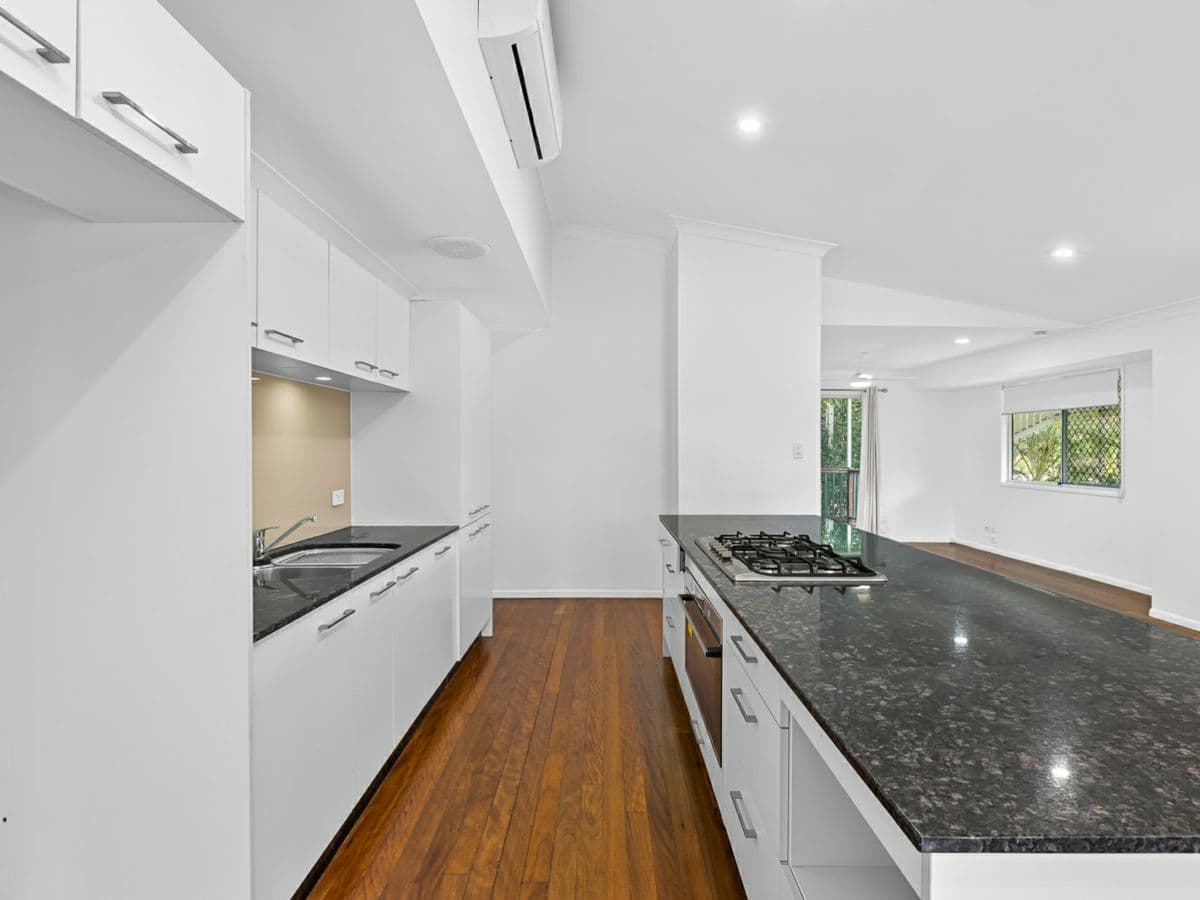 4 Corrigin Court, ELANORA, Elanora - Thumbnail 2