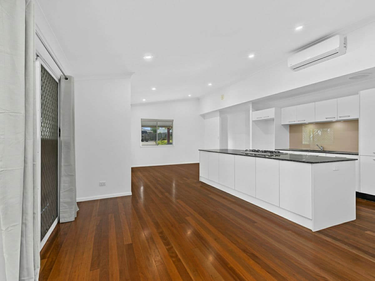 4 Corrigin Court, ELANORA, Elanora - Thumbnail 3