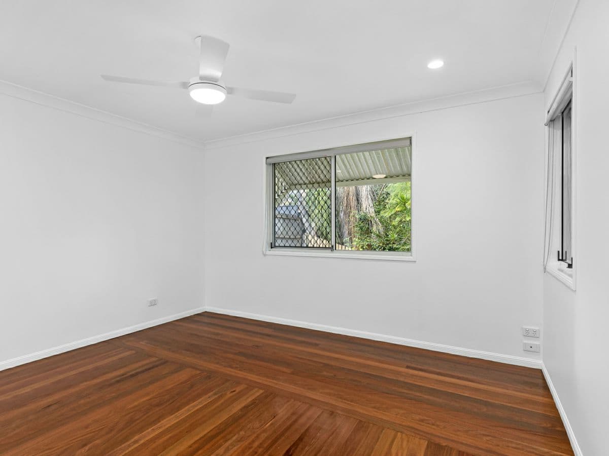 4 Corrigin Court, ELANORA, Elanora - Thumbnail 5