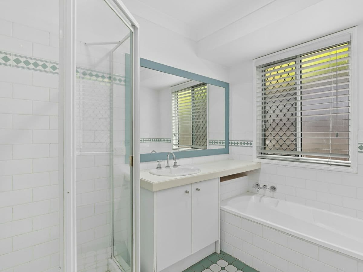 4 Corrigin Court, ELANORA, Elanora - Thumbnail 6