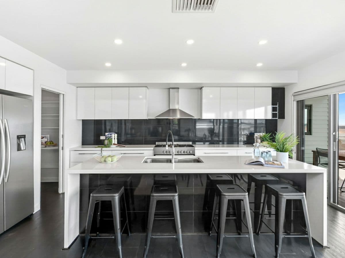 11-13 Frogmore Way, HIGHTON, Highton - Thumbnail 4