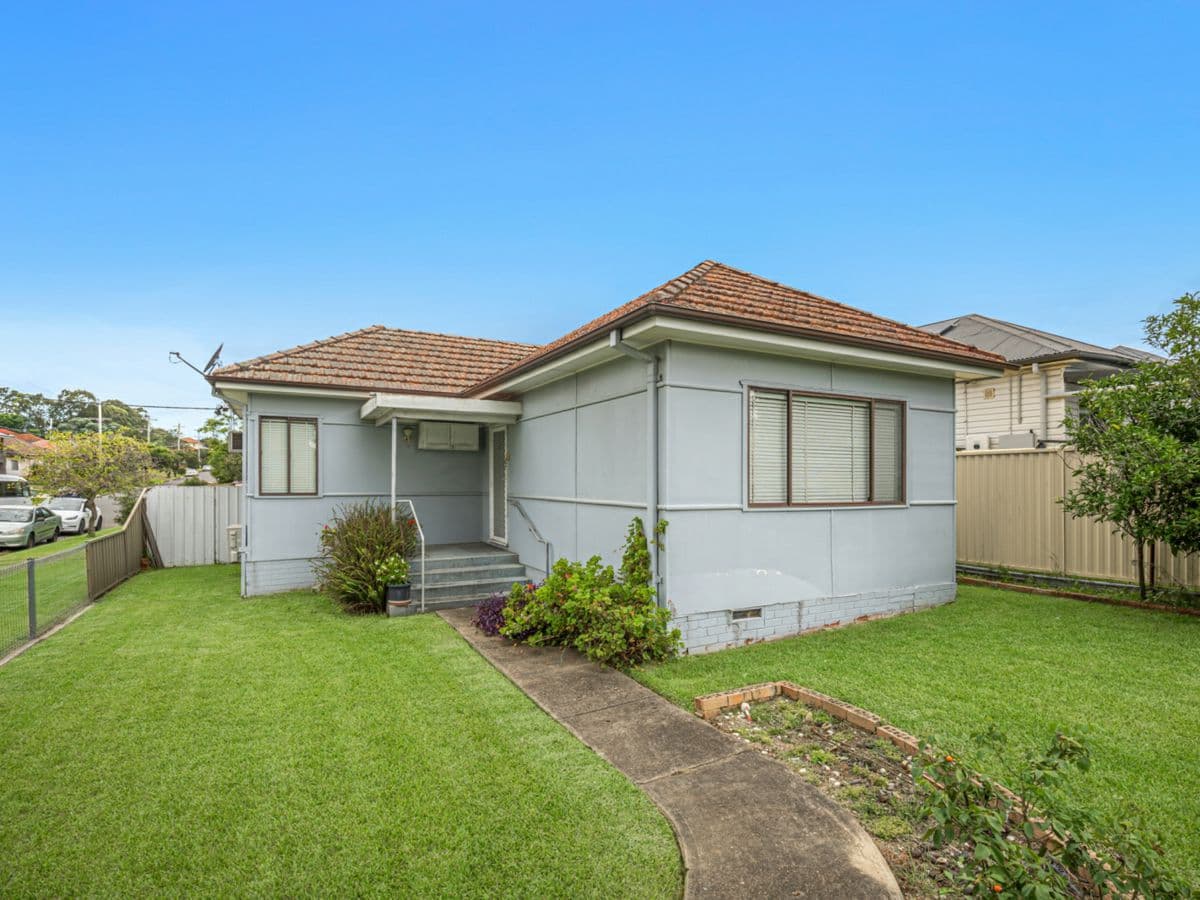 63 Pendle Way, PENDLE HILL, Pendle Hill - Thumbnail 2