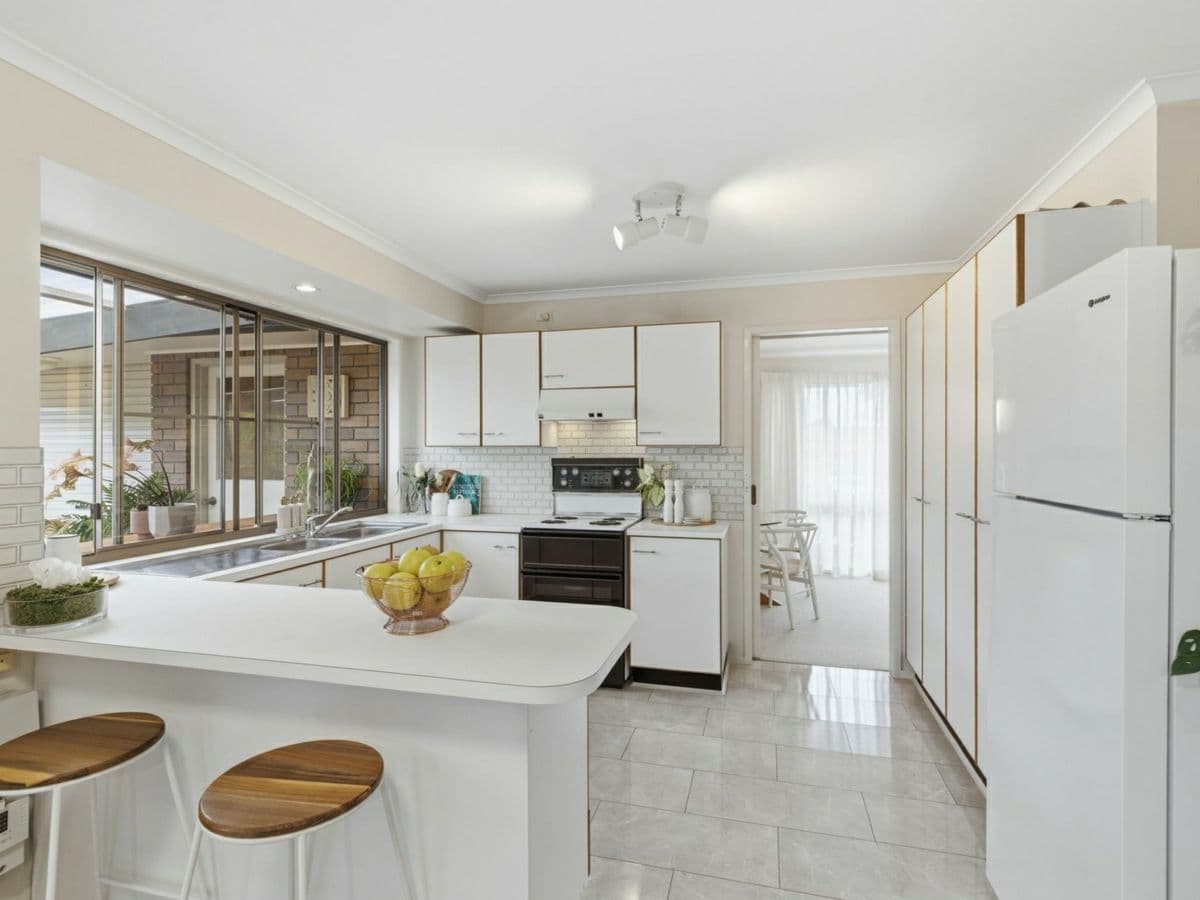 11A McCallum Street, CARSELDINE, Carseldine - Thumbnail 2