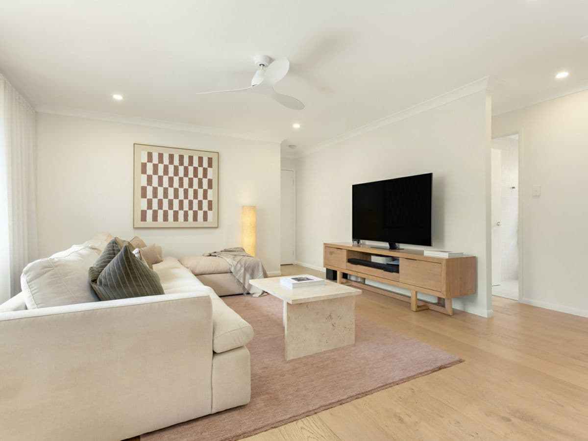 52 Silver Glade Drive, ELANORA, Elanora - Thumbnail 2