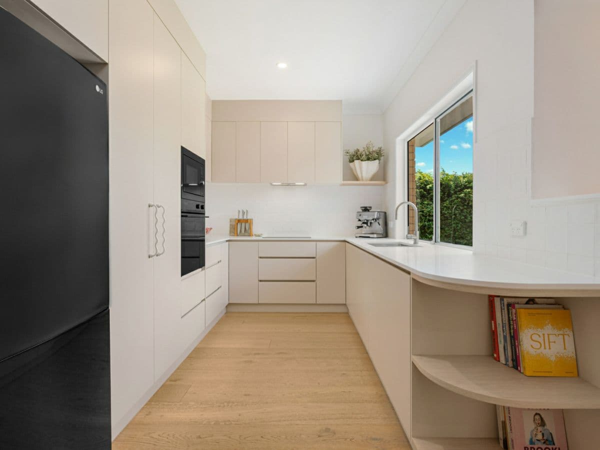 52 Silver Glade Drive, ELANORA, Elanora - Thumbnail 4