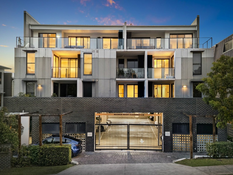 18/39-41 Clarence Road, Indooroopilly, Indooroopilly - Image 1