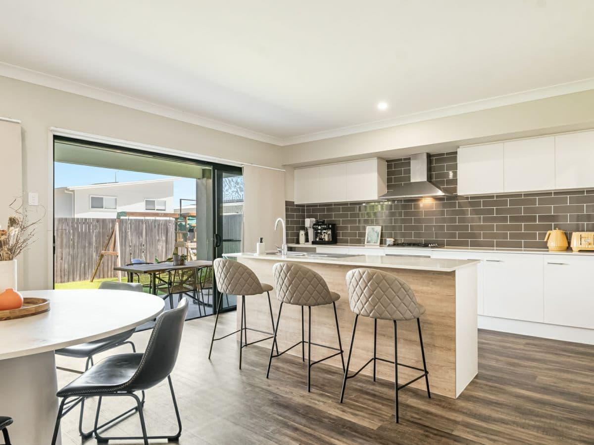 15 Surf Avenue, SKENNARS HEAD, Skennars Head - Thumbnail 2