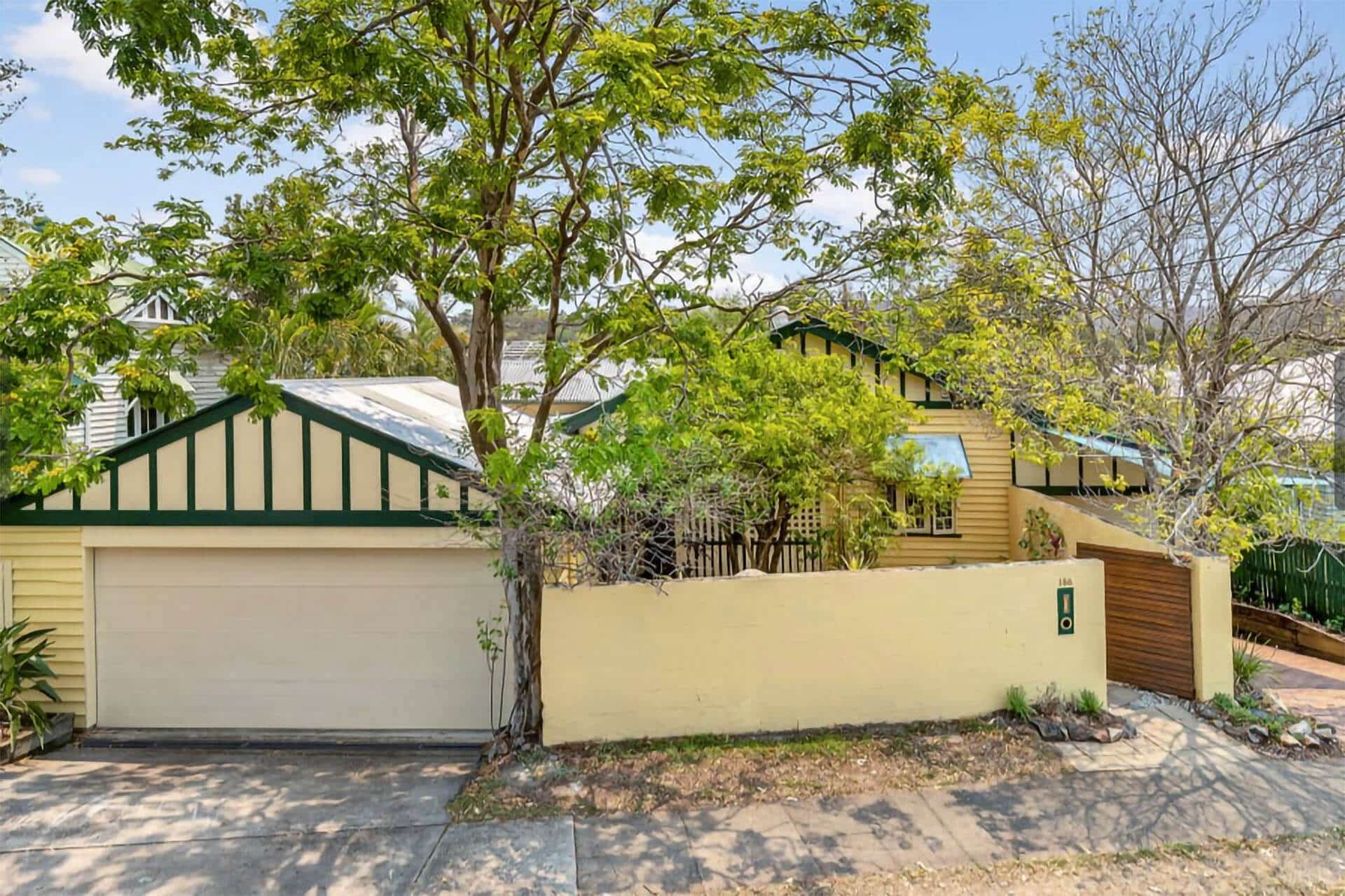 156 Simpsons Rd Bardon, Bardon - Image 1