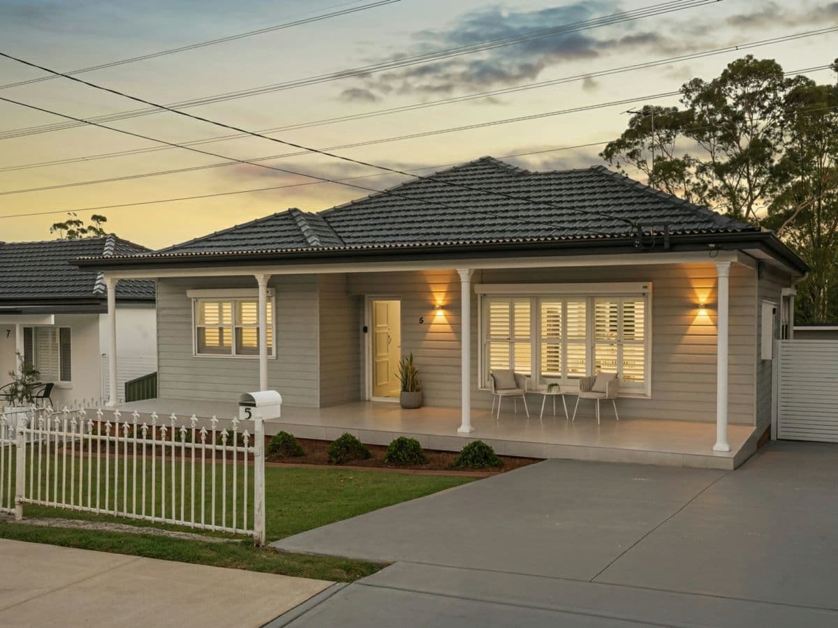5 Beale Crescent, PEAKHURST, Peakhurst - Image 1