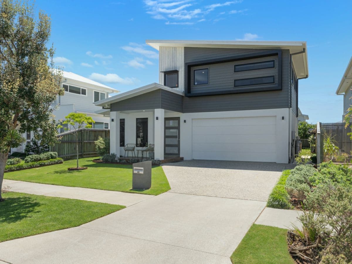 48 Surf Avenue, SKENNARS HEAD, Skennars Head - Image 1
