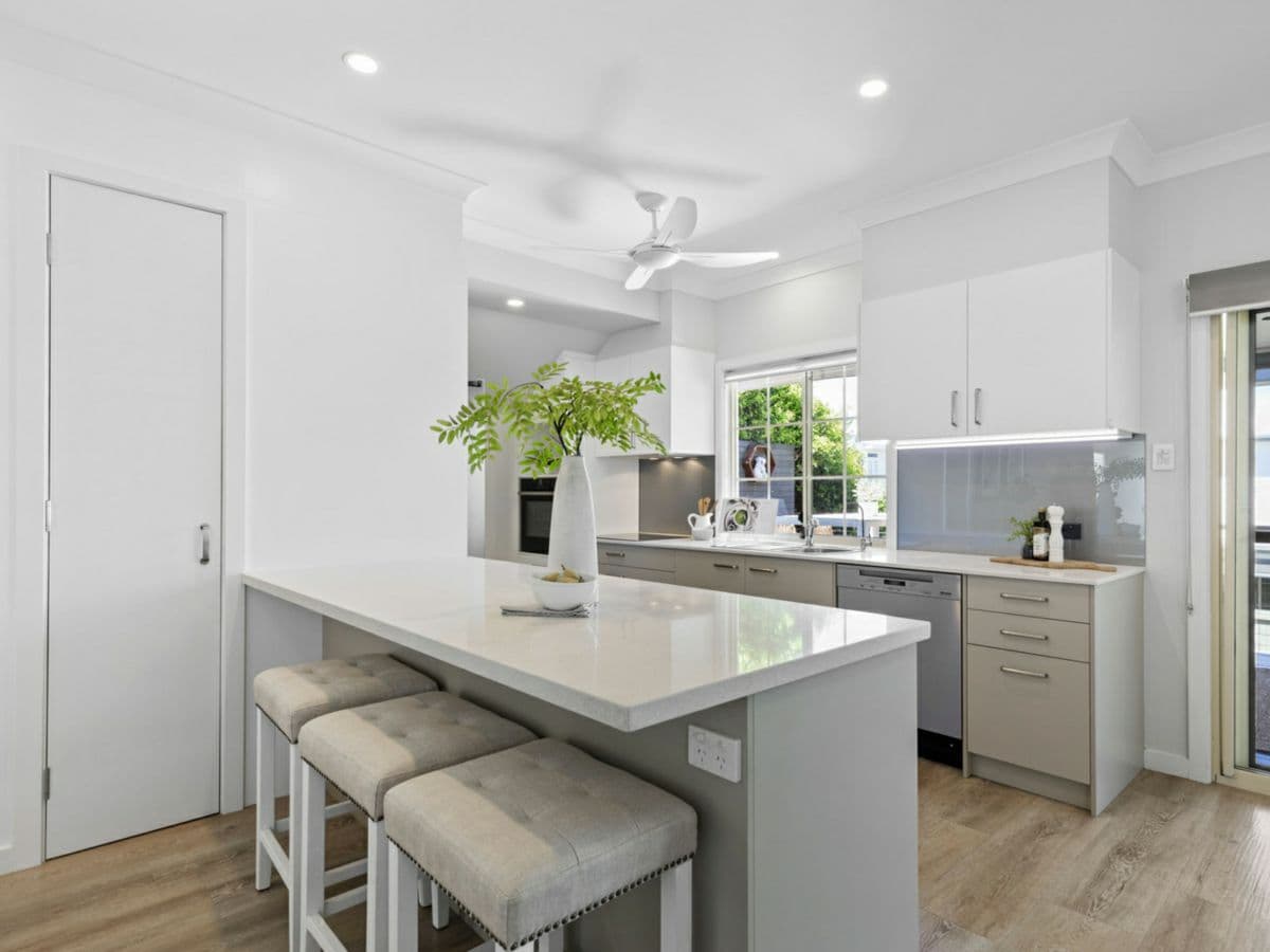 42 Stewart Parade, MANLY, Manly - Thumbnail 2