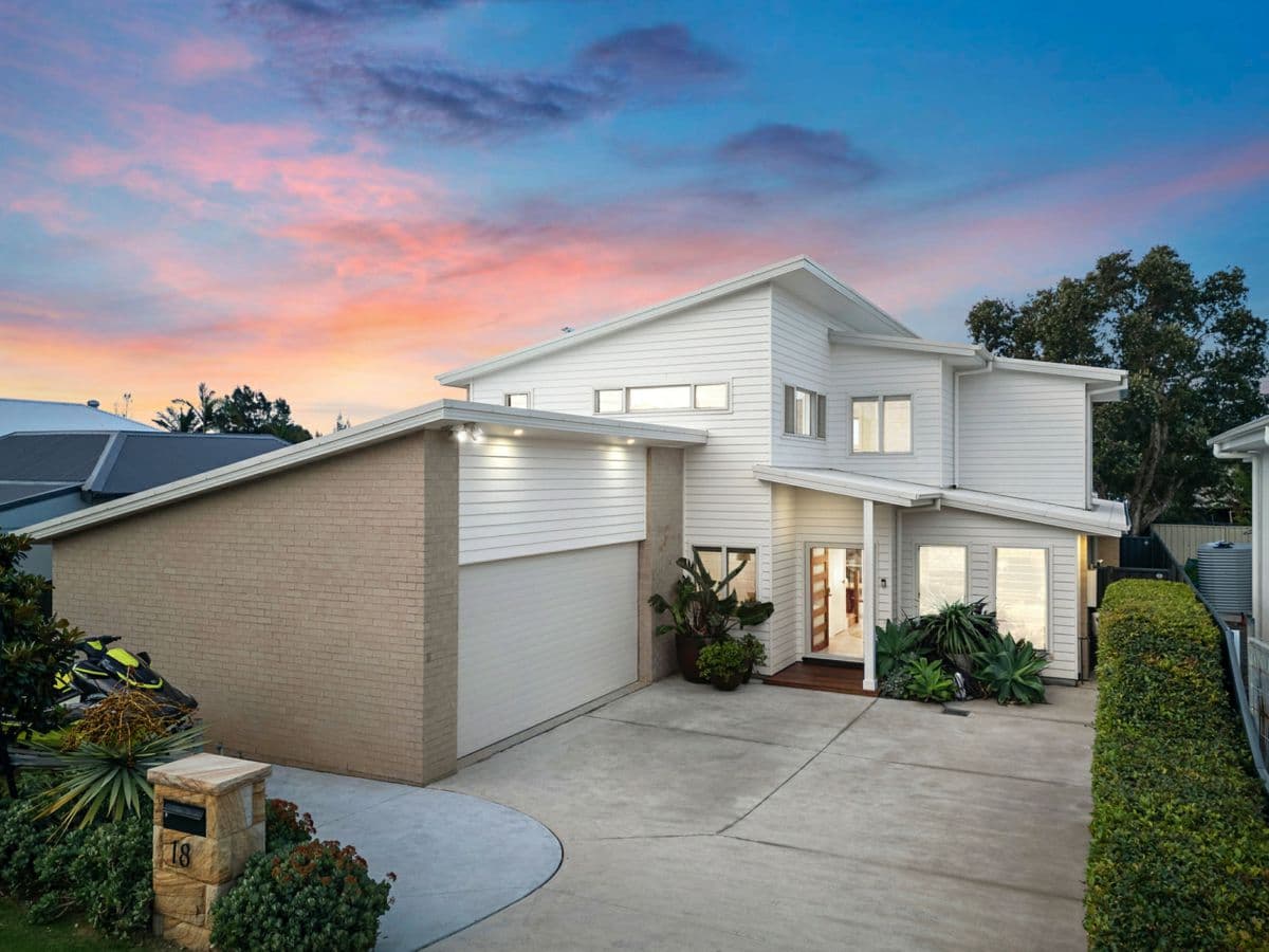 18 Ventura Avenue, BATEAU BAY, Bateau Bay - Image 1