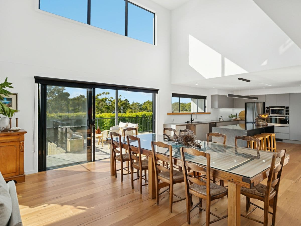 32 Seaspray Street, NARRAWALLEE, Narrawallee - Thumbnail 3