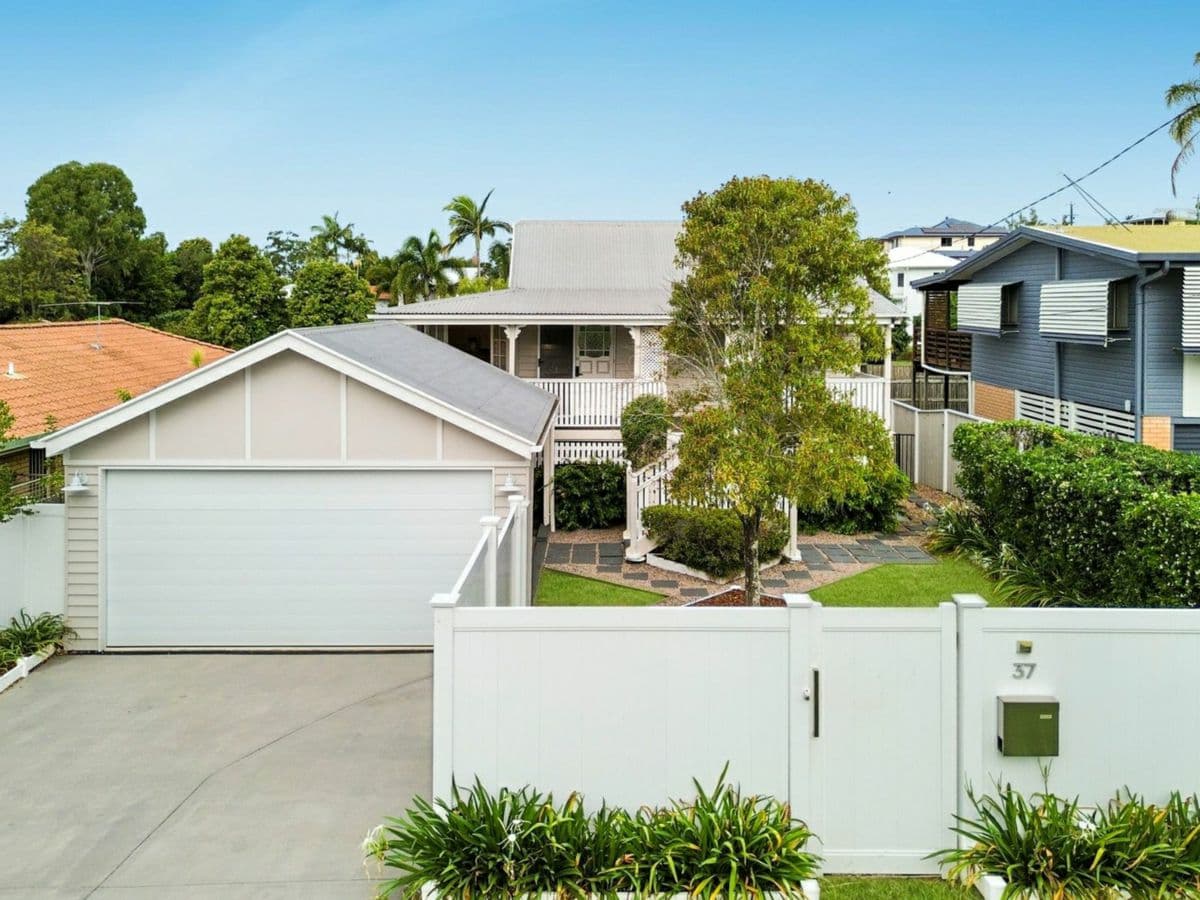 37 Oates Street, KEDRON, Kedron - Thumbnail 3
