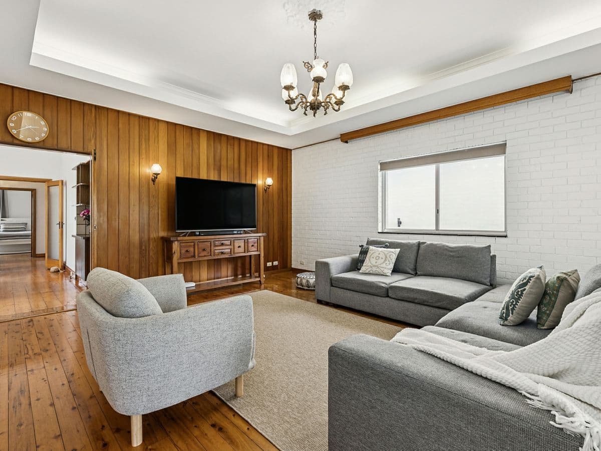 89 High Street, CARLTON, Carlton - Thumbnail 2