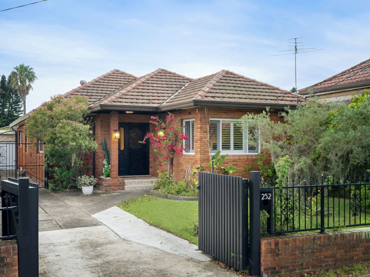 252 Wollongong Road, ARNCLIFFE, Arncliffe - Image 1