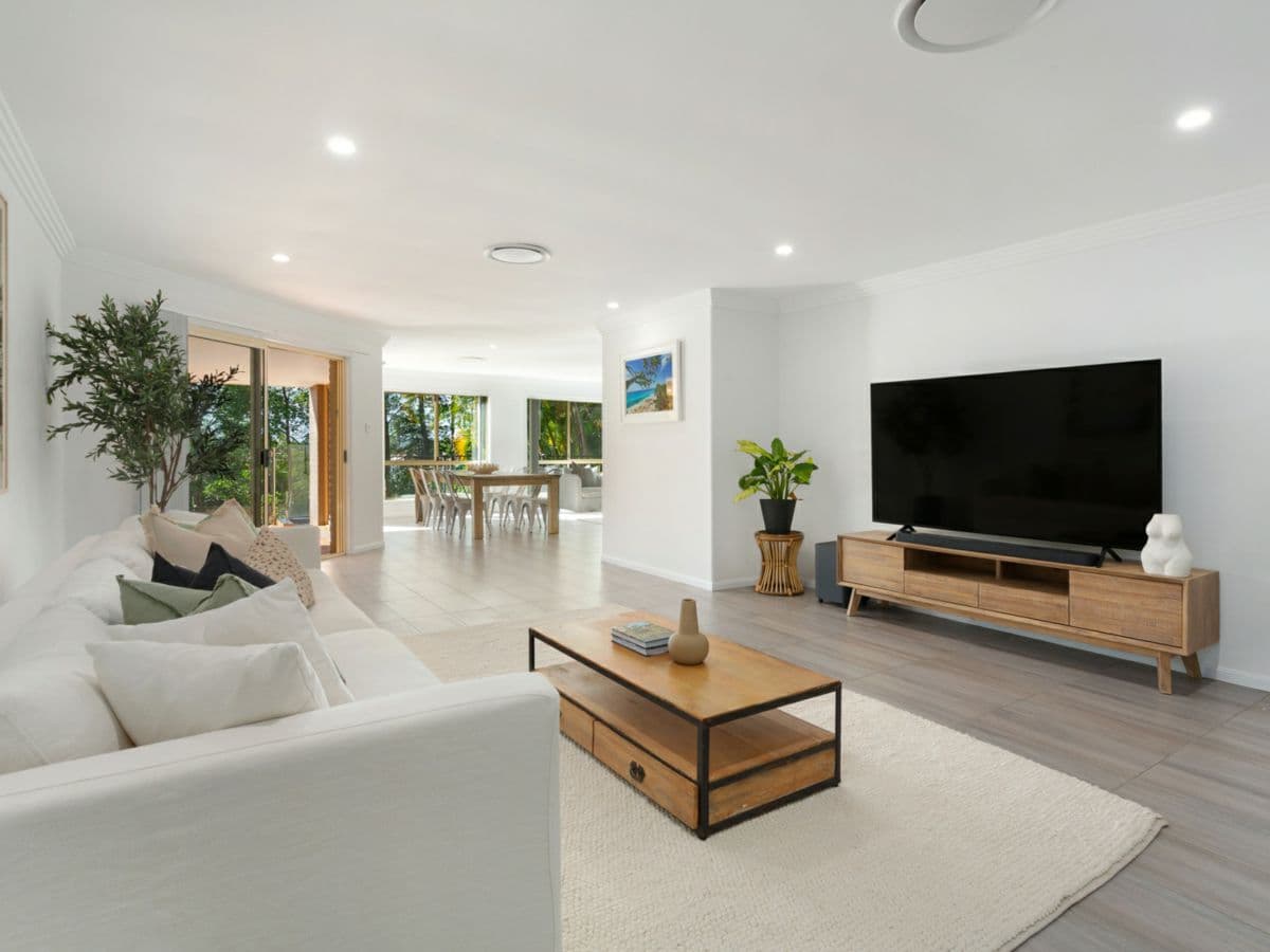 21 Forest Drive, ELANORA, Elanora - Thumbnail 3