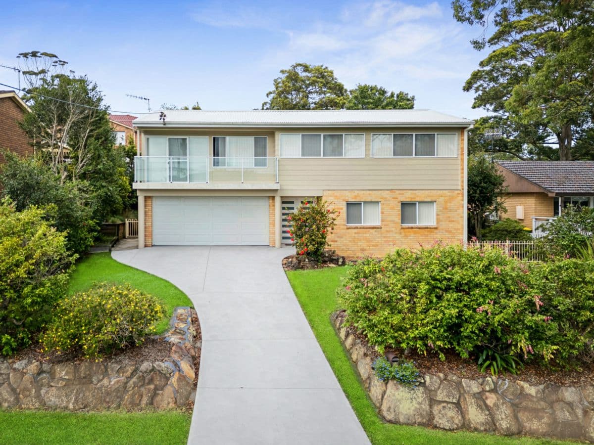 32 Hilltop Road, WAMBERAL, Wamberal - Image 1