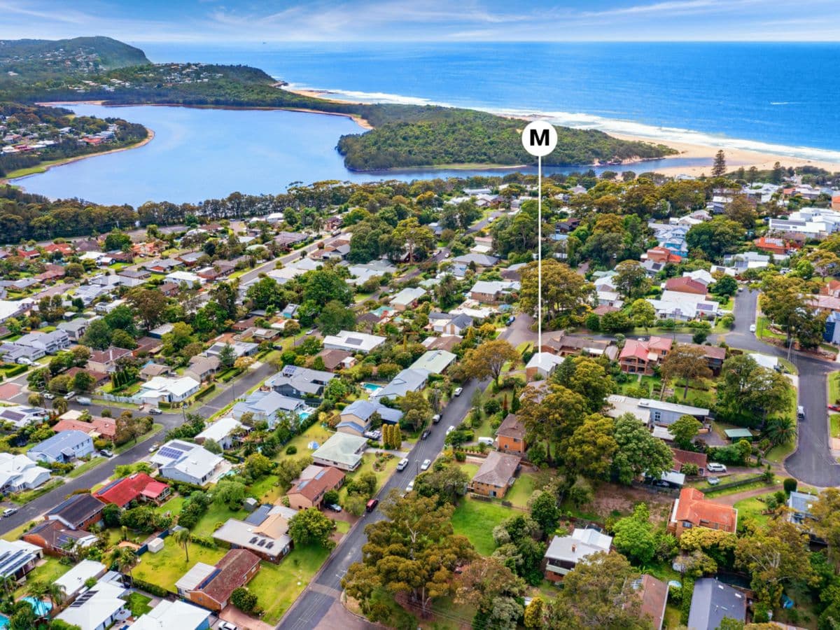 32 Hilltop Road, WAMBERAL, Wamberal - Thumbnail 2