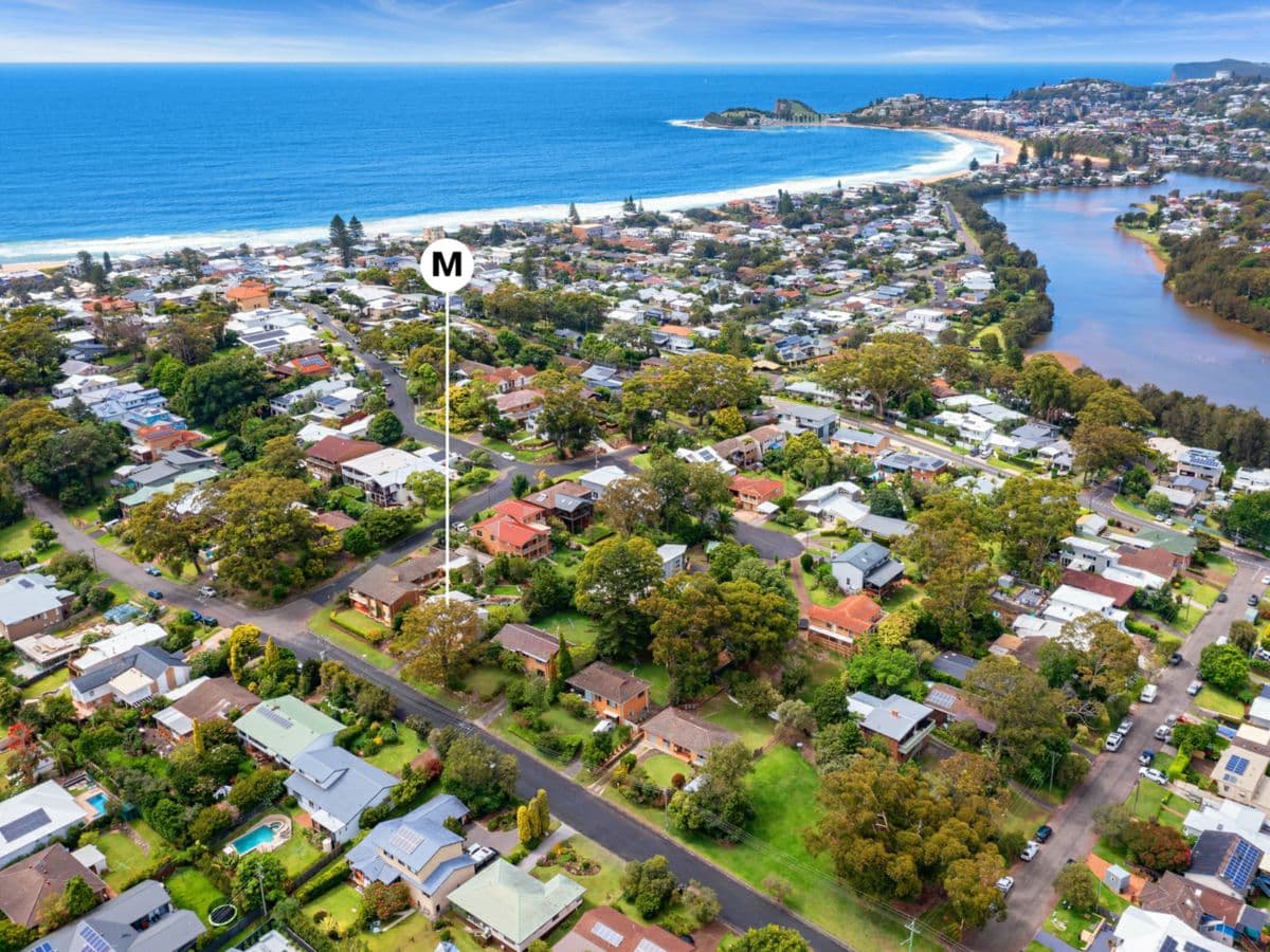 32 Hilltop Road, WAMBERAL, Wamberal - Thumbnail 3