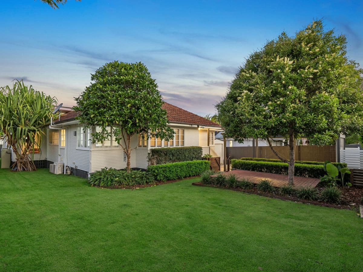 21 Barellan Street, STAFFORD, Stafford - Thumbnail 2