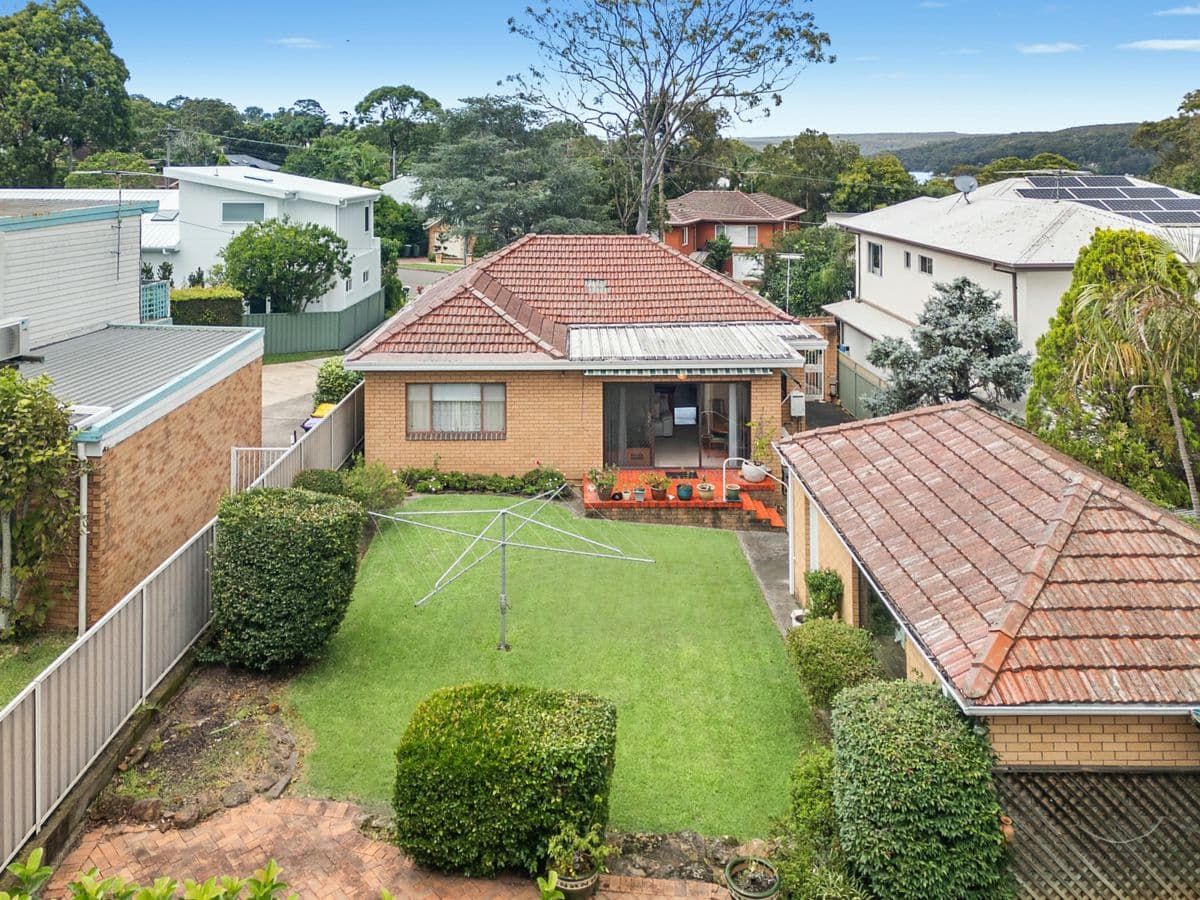 39 Crescent Road, CARINGBAH SOUTH, Caringbah South - Thumbnail 3