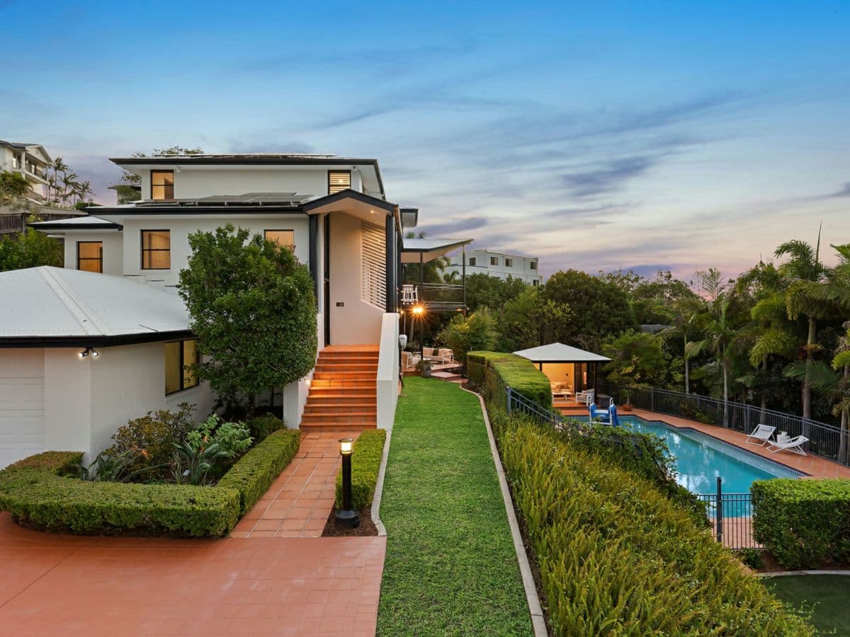 10 Tiara Close, MOUNT OMMANEY, Mount Ommaney - Thumbnail 2