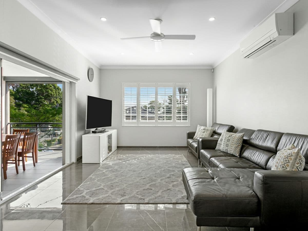 4 St Helena Parade, EASTLAKES, Eastlakes - Thumbnail 2