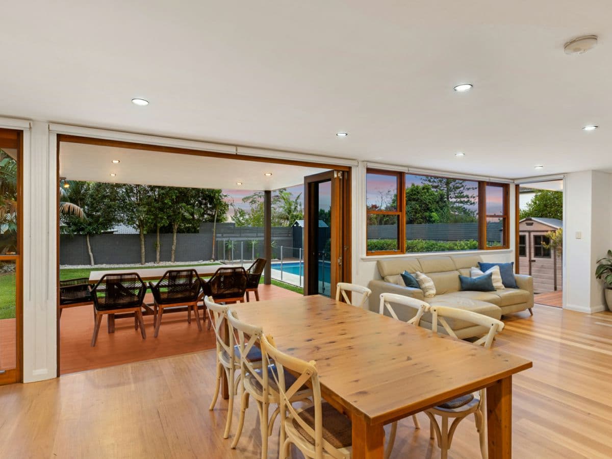36 Rathowen Parade, KILLARNEY HEIGHTS, Killarney Heights - Thumbnail 2