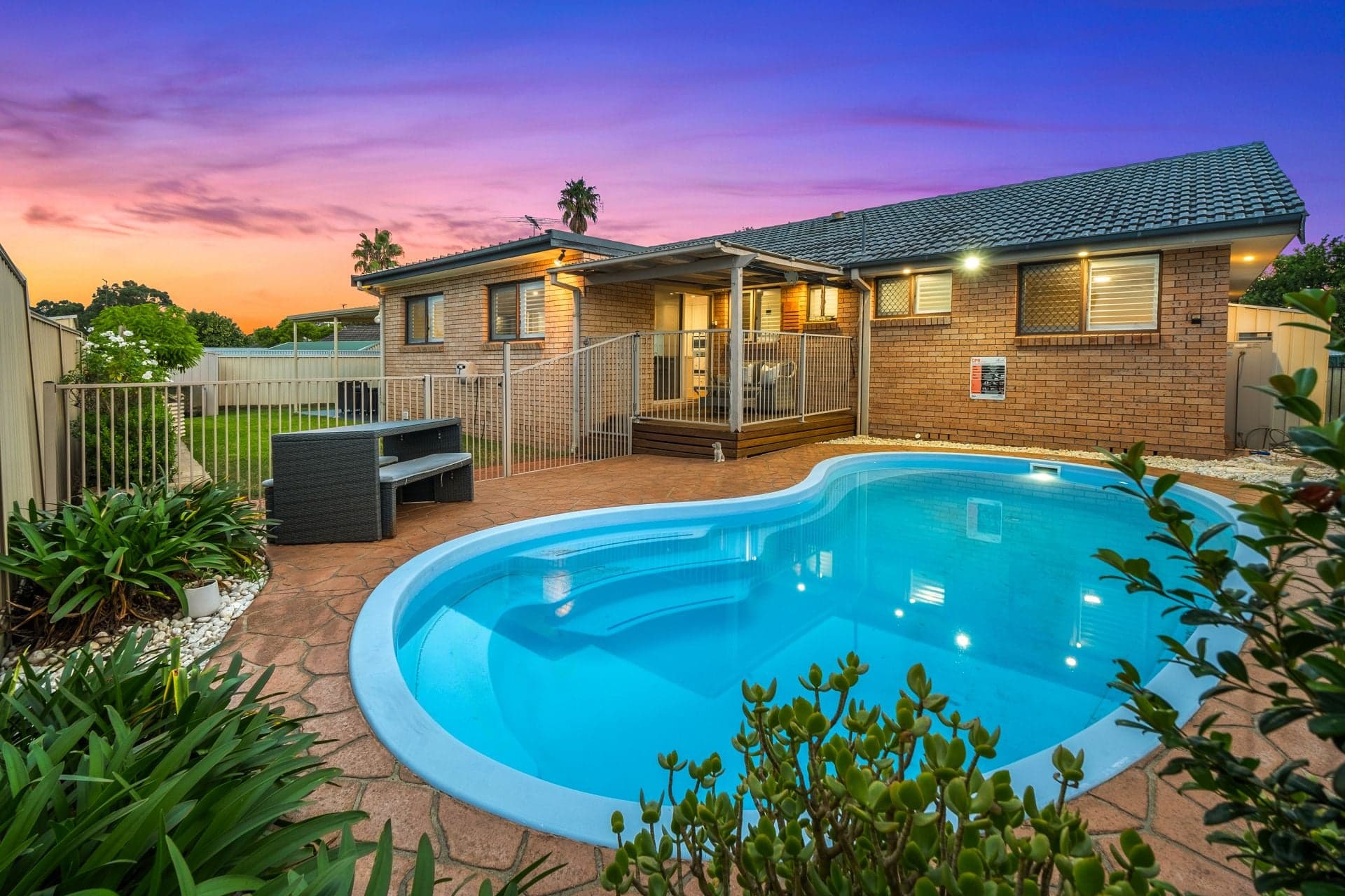 16 Howell Crescent, South Windsor, South Windsor - Thumbnail 2
