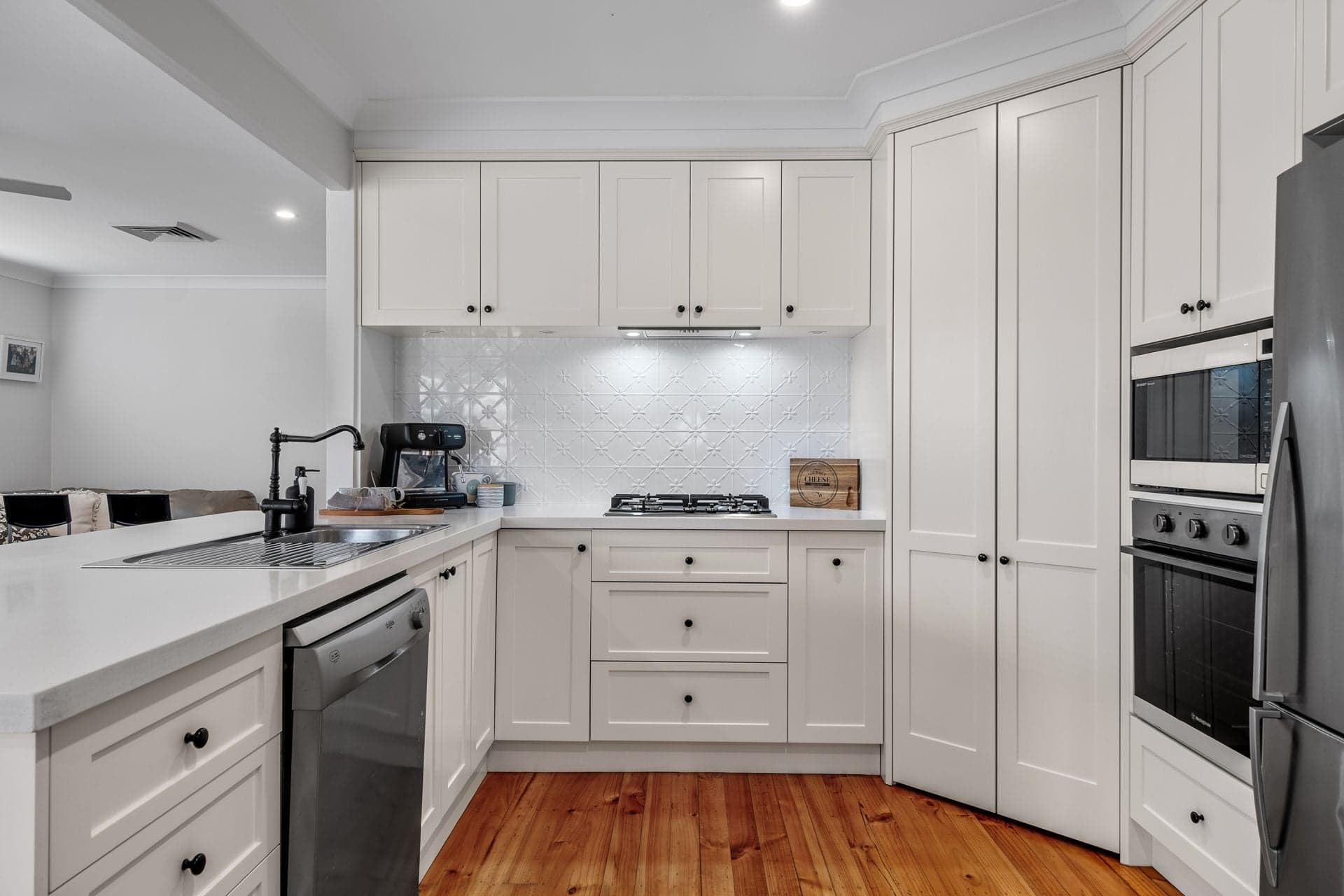 16 Howell Crescent, South Windsor, South Windsor - Thumbnail 6