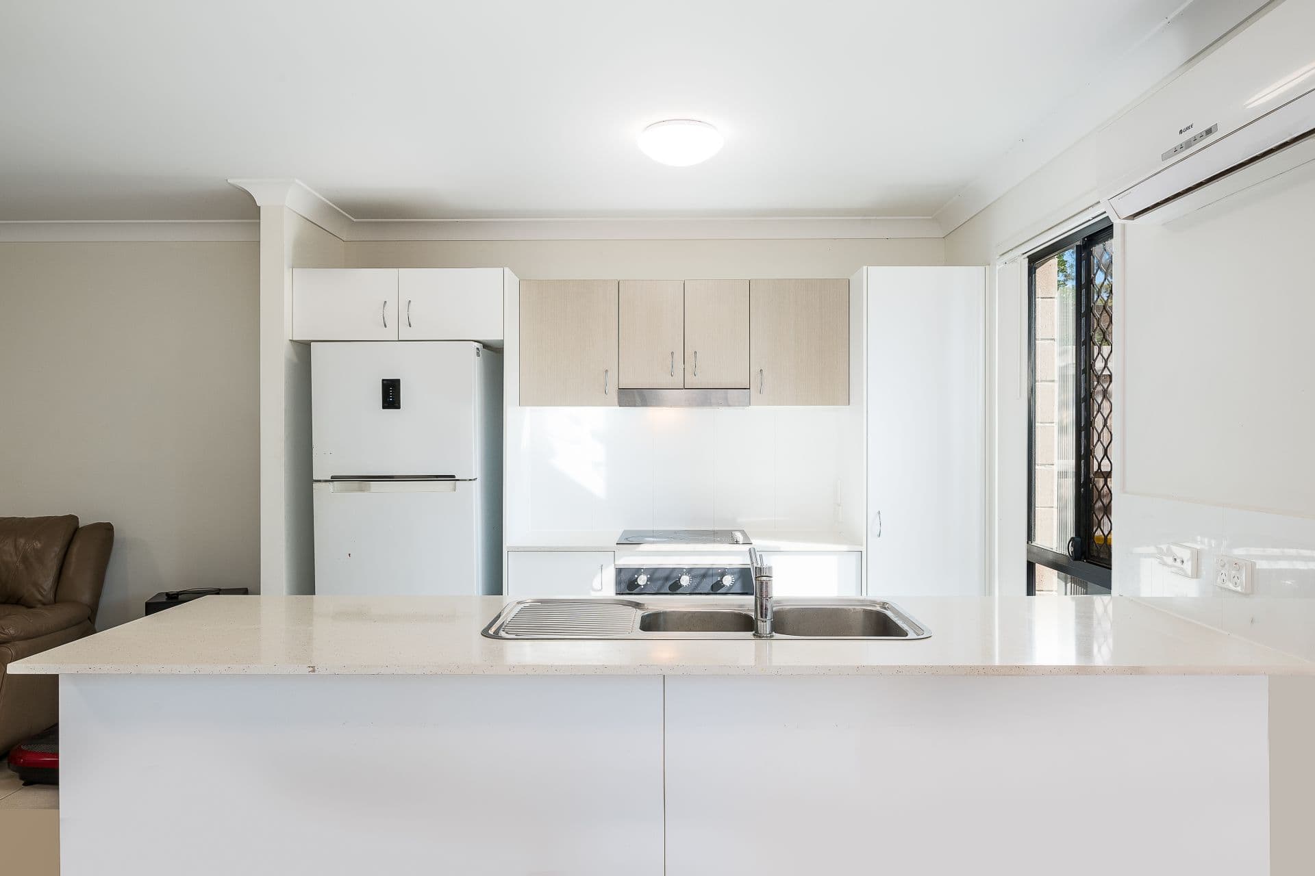 6/8 Wattlebrush Court, Park Ridge, Park Ridge - Thumbnail 2