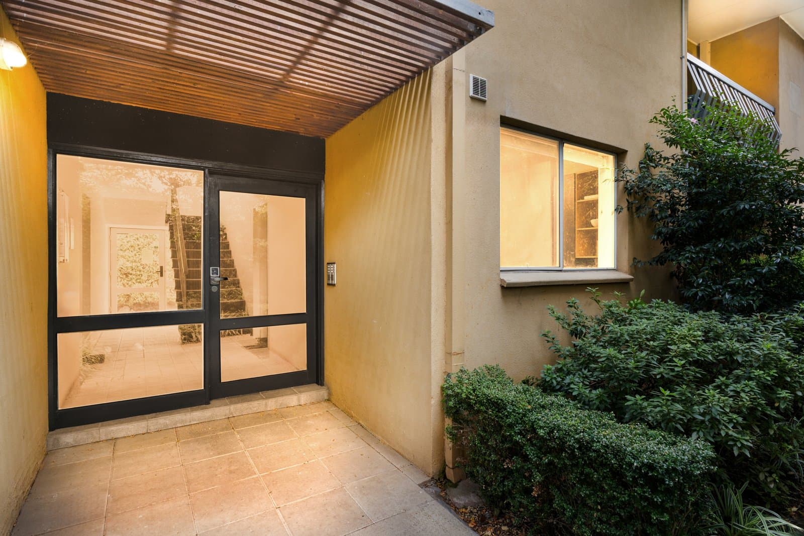 1/10 Crewe Road, Hughesdale, Hughesdale - Thumbnail 2