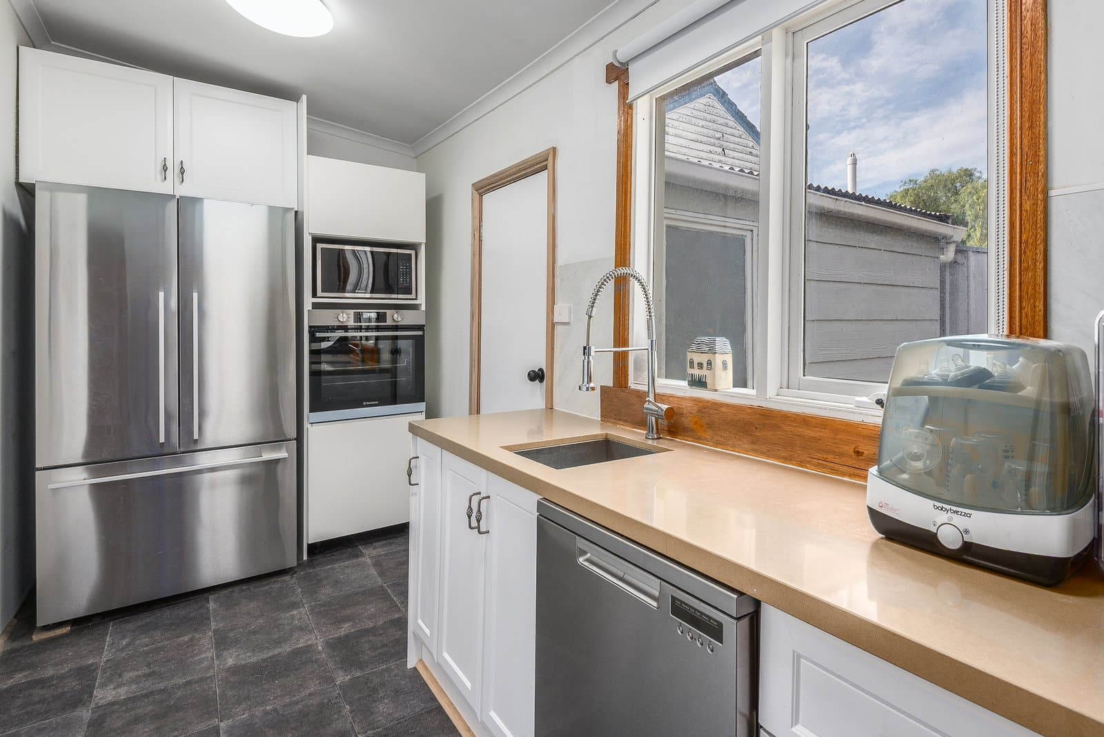 27 Tucker Street, Breakwater, Breakwater - Thumbnail 5