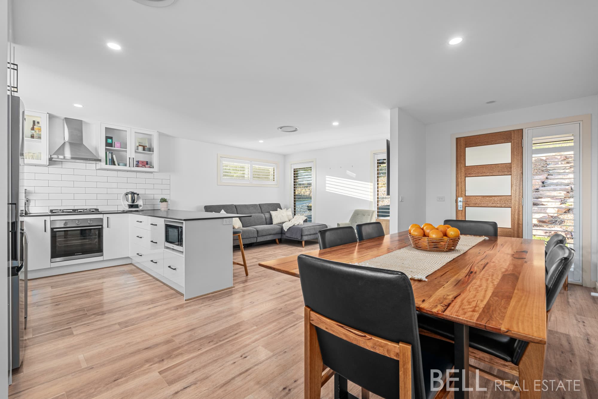 16 Cobden Crescent, LILYDALE, Lilydale - Thumbnail 2