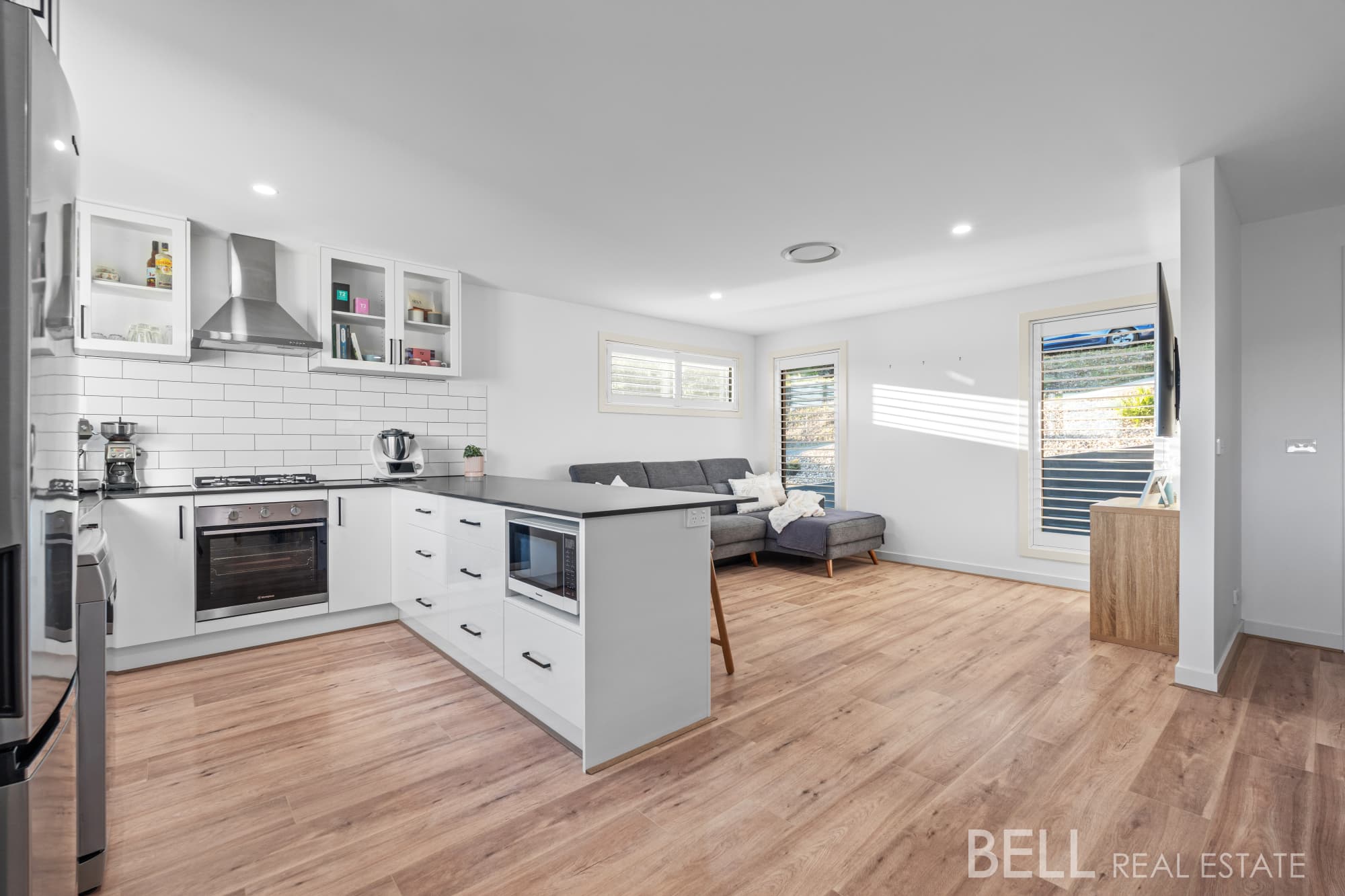 16 Cobden Crescent, LILYDALE, Lilydale - Thumbnail 3